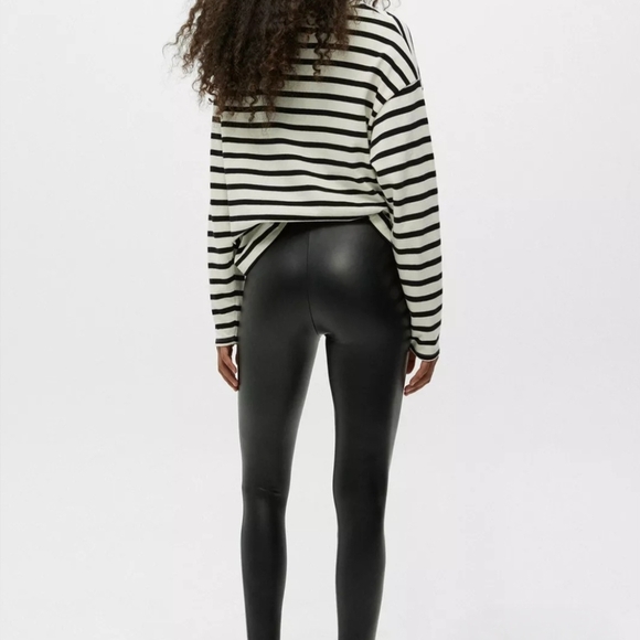 BNWT Pull&Bear XS Black Faux Leather Leggings Slim Stretch Basic Closet Staple - Picture 3 of 15